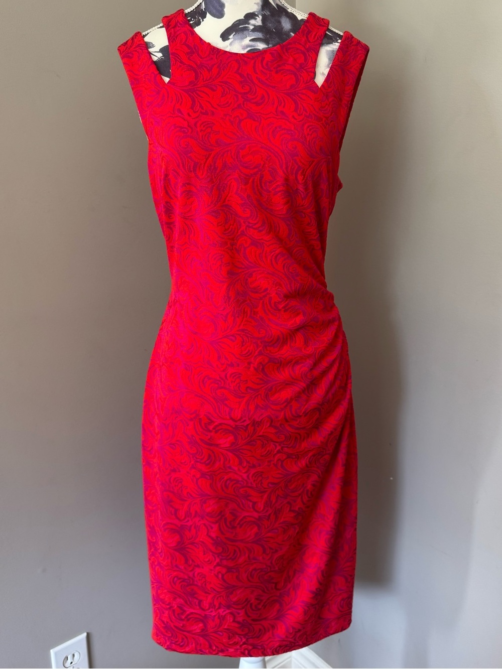 Cache Red & Fuchsia Filigree Textured Floral Motif & Chic Shoulder Cut Outs